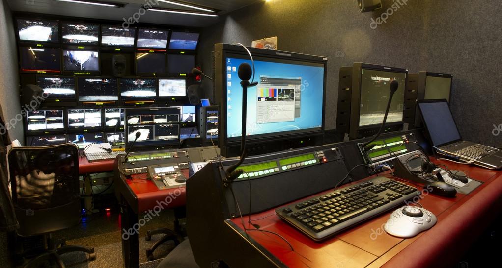 Régie vidéo avec switcher et moniteurs